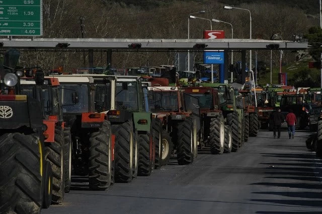 Μπλόκα αγροτών: Πριν τις γιορτές ξεκινούν οι κινητοποιήσεις